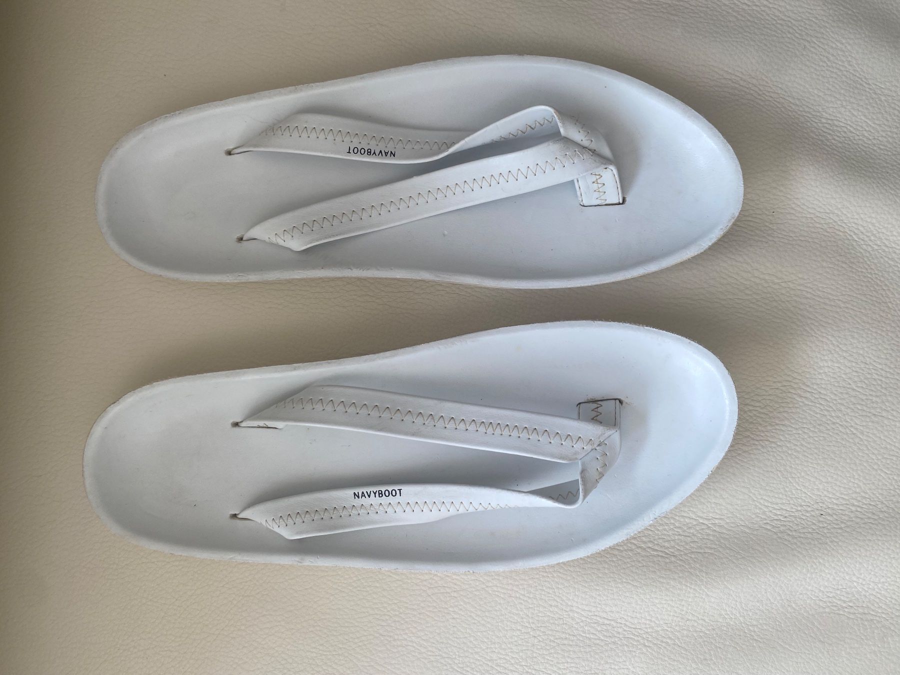 Navyboot Scarpe da donna: SUMMERTIME - stilvolle/edle NAVYBOOT Flip-Flops, weiss, 39 – Usato da Winkel venduto da ferrari2022