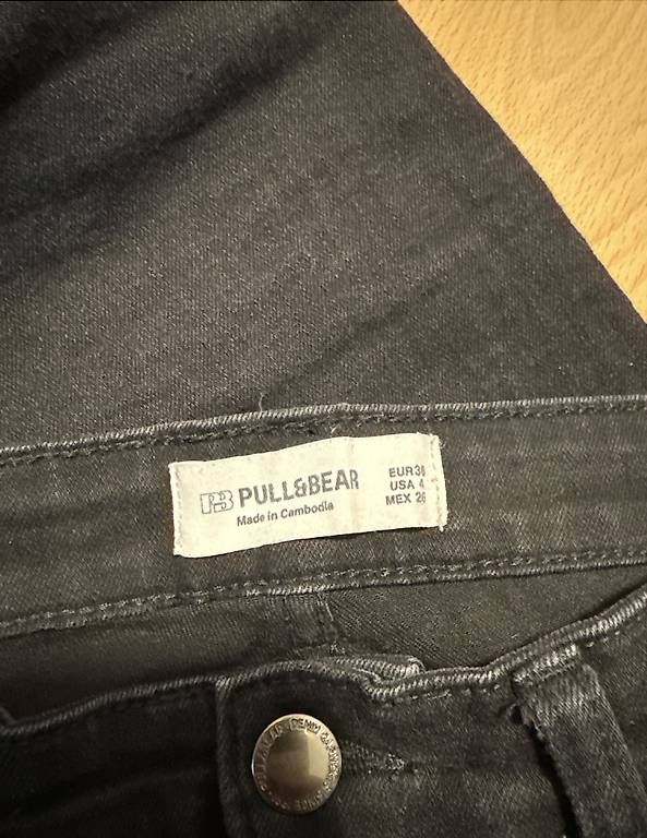 Jeans: Schwarze Jeans von Pull and Bear – Usato da Alchenflüh venduto da selina077 2