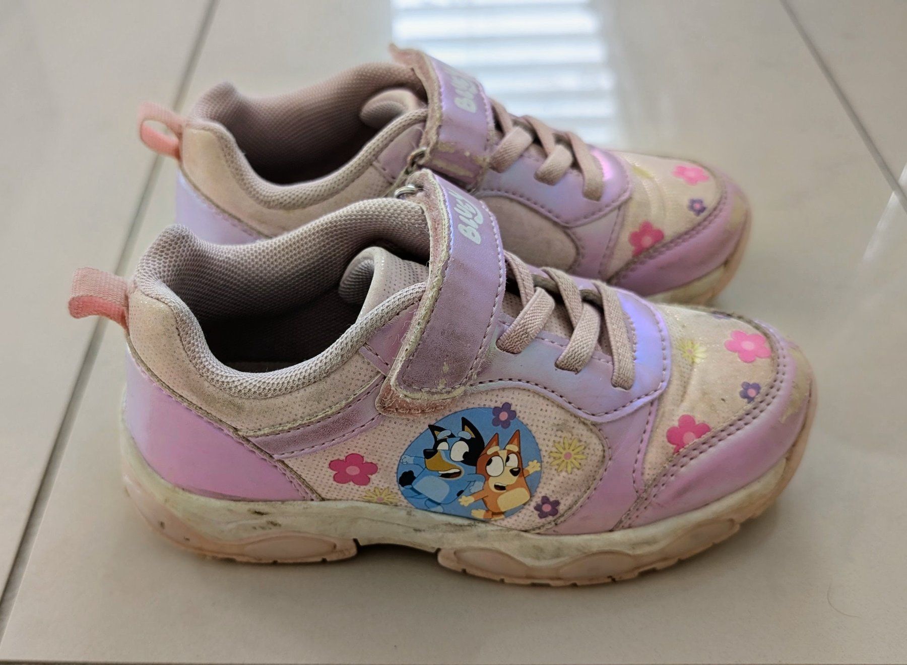 Chaussures garçon: Gr 28, Bluey Snikers Turnschuhe Kind – D'occasion à Rothenburg par Sonne0310