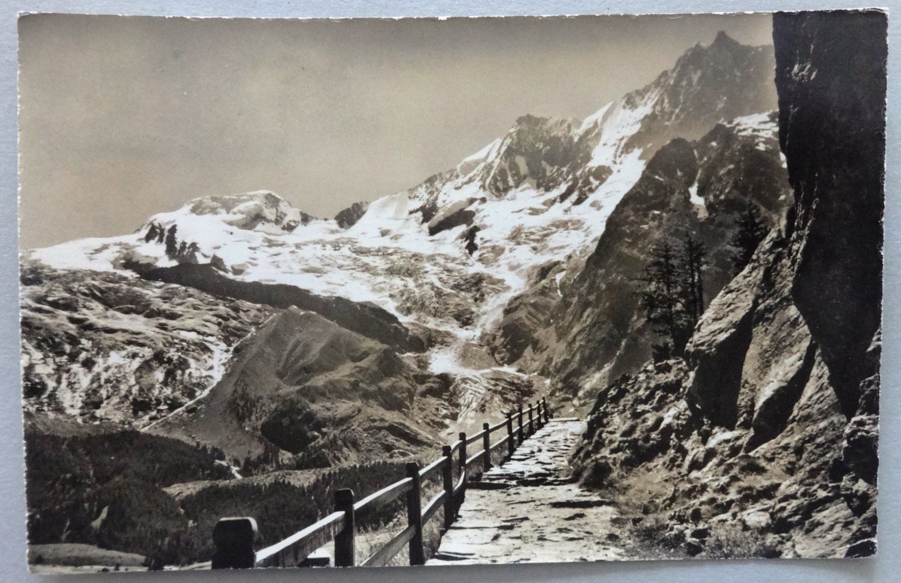 Ansichtskarten: Saas-Fee, Der Kapellenweg – Defekt aus Fétigny von Billy2miny