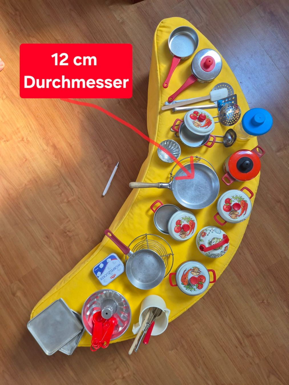 Spielzeuge: Geschirr Puppenküche – Gebraucht aus Winterthur von Activ-since-2006