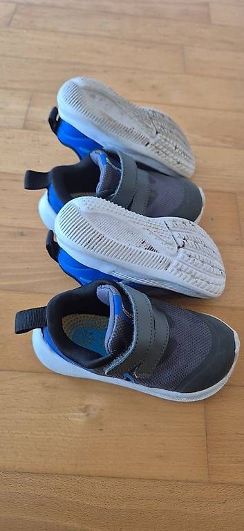 Scarpe per ragazzi: Schuhe Zwillinge Gr. 22 – Usato da Henggart venduto da c.s.sturzenegger 1