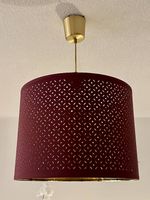 Suspension IKEA NYMÖ bordeaux et dorée  Ø 44 cm