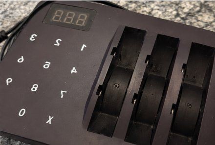 Radiocomunicazione: Gastro Pager System Anker, Ladestation & 10 Pager – Usato da Brüttisellen venduto da itprofisgroup 3