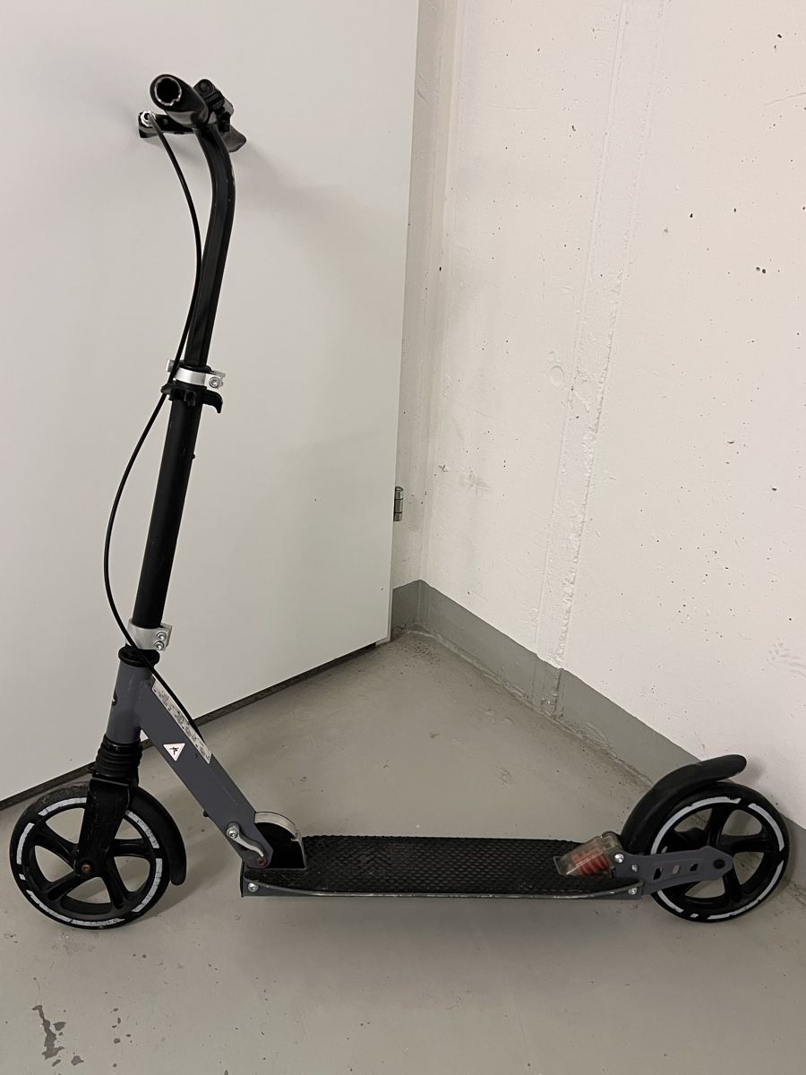 Kickboard: Klappbares Trotti grau mit Bremse – Usato da Winterthur venduto da ChicMarkt 7