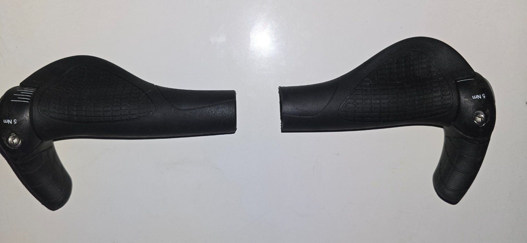 Pezzi di ricambio: Poignées ergonomiques avec Bar End – Usato da Plan les Ouates venduto da genuran 1