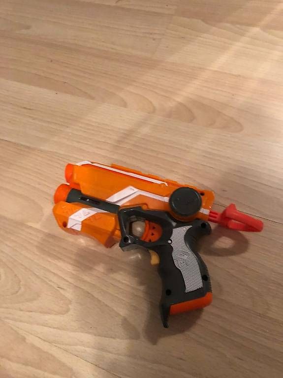 Spielzeuge: Nerfpistole mit Laser – Gebraucht aus Watt von One_cond