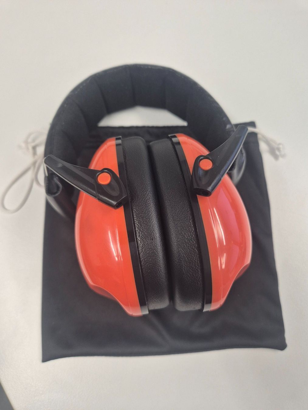 Protezione per viso e udito: Gehörschutz Kopfhörer orange mit Tasche – Usato da Luzern venduto da lupol_Verwertungen 1