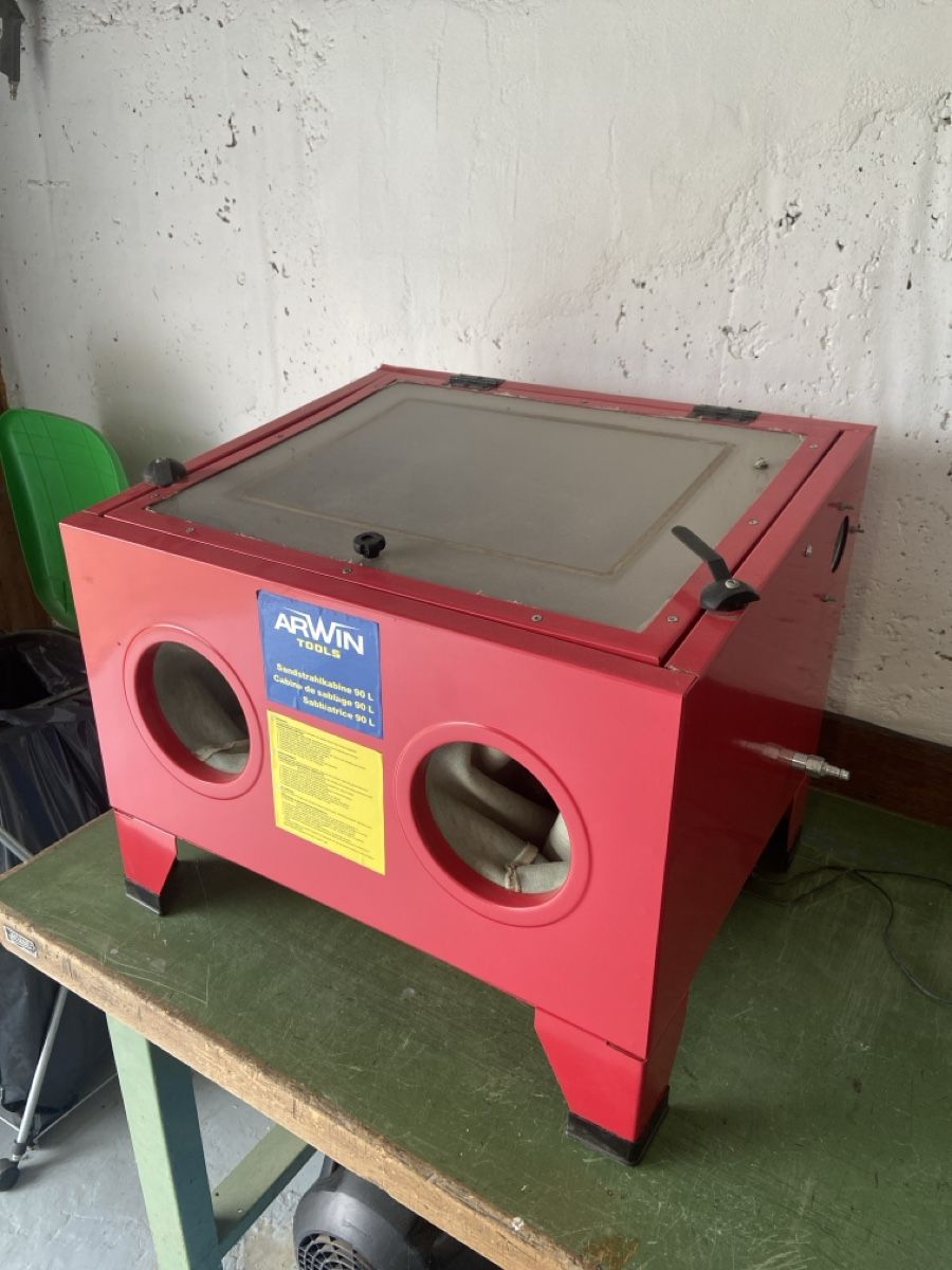 Tutte le macchine: Sandstrahlkabine 90L – Usato da Grenchen venduto da Motorini 2