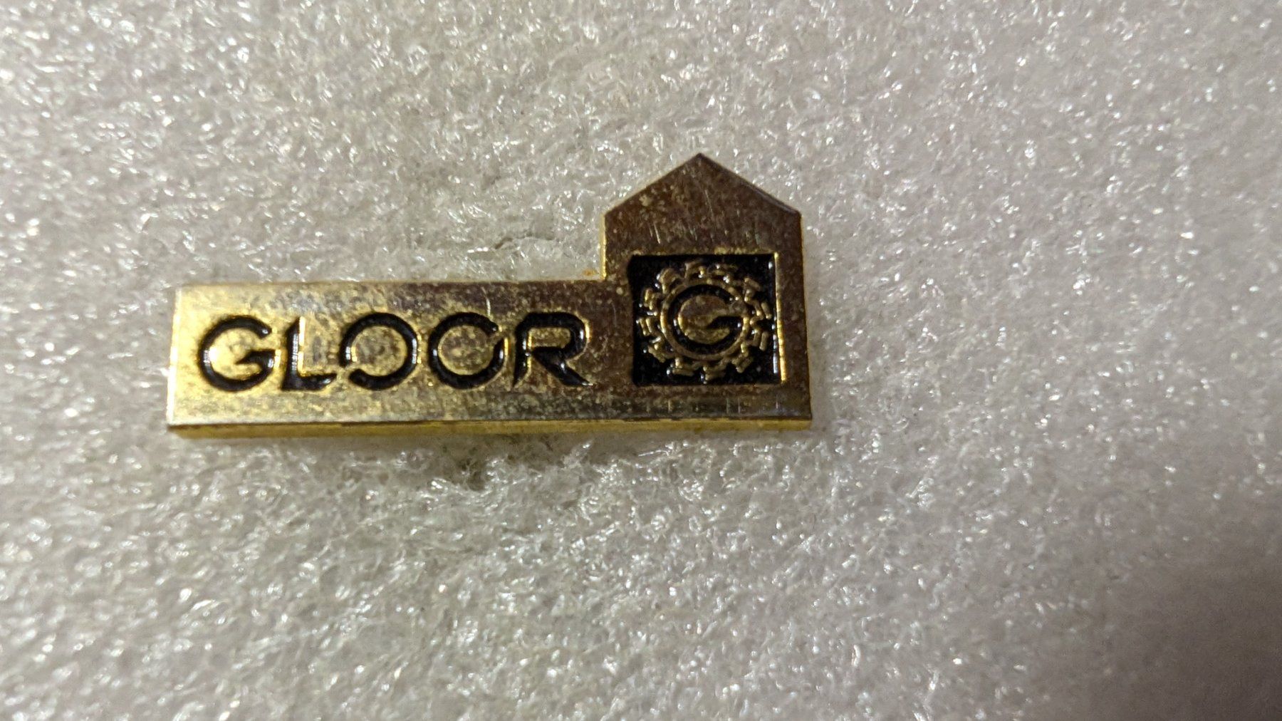 Placchette & Badge: Ansteckpin 206: Gloor – Usato da Oppligen venduto da Pin-Fall-Shop
