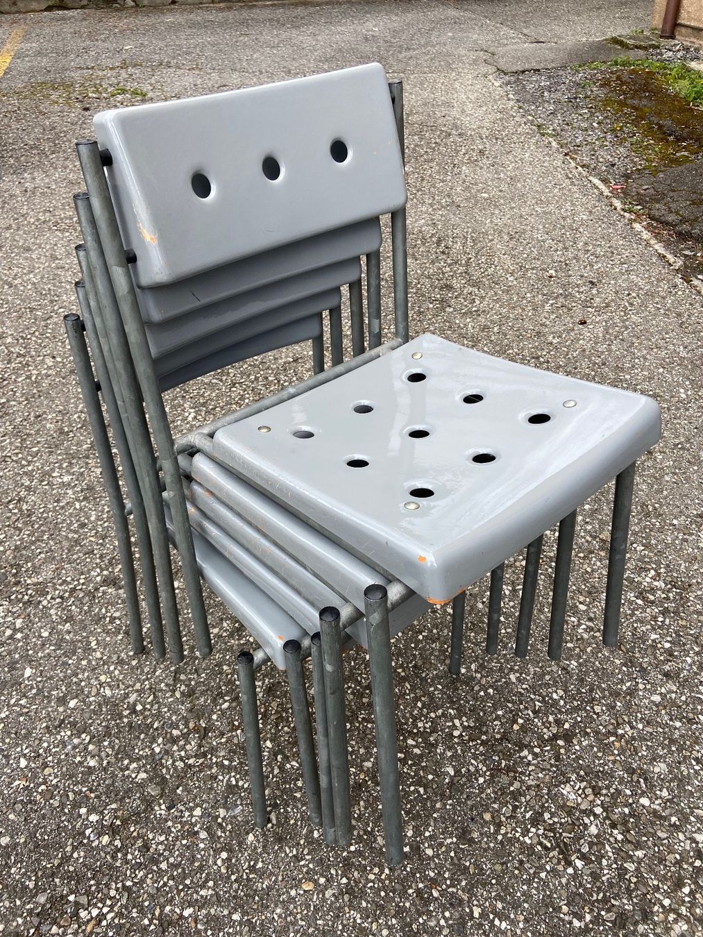 Stella Stühle: 5 chaises de jardin Stella grises – Gebraucht aus Lausanne von Plein-de-styles