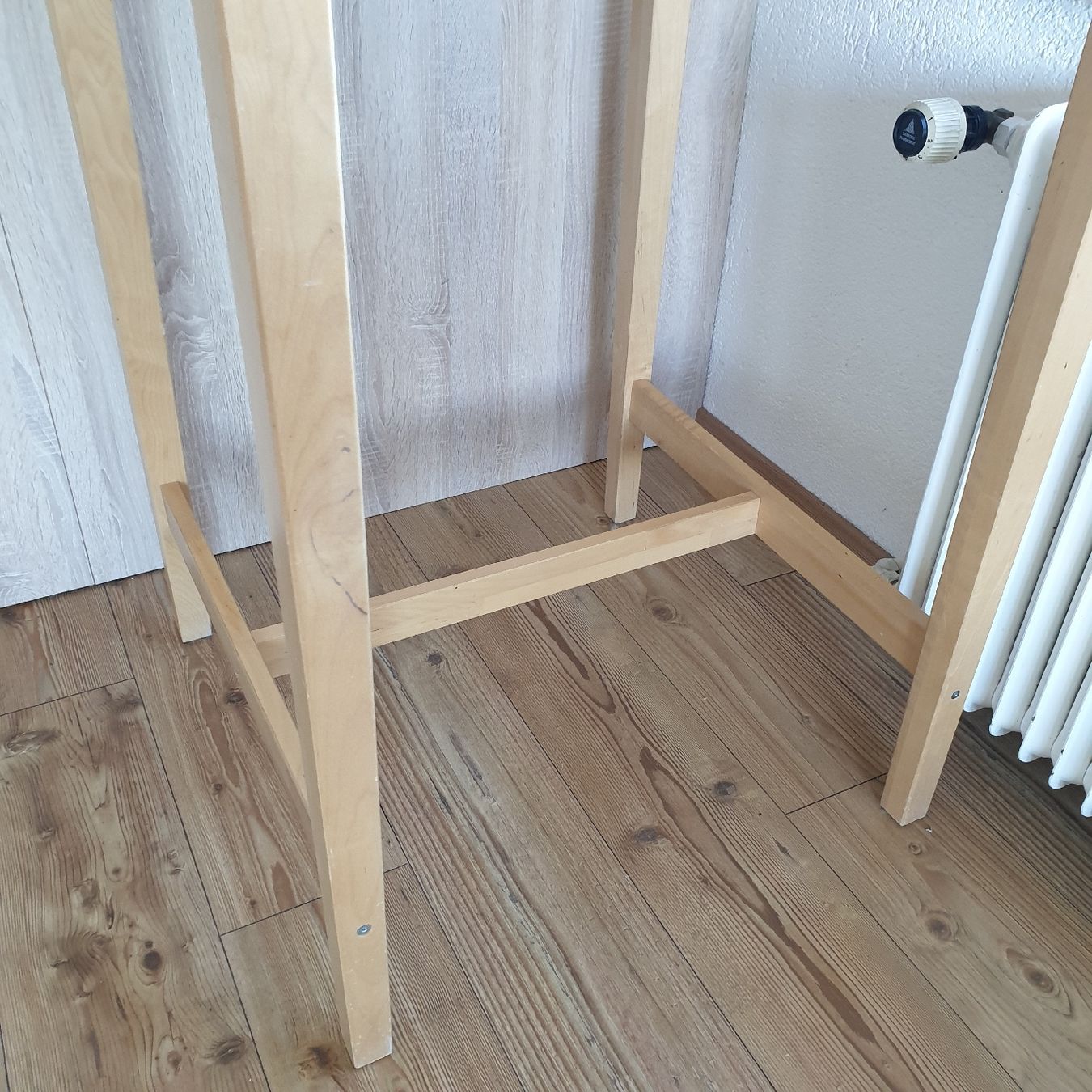 Ikea Set di tavolo e panche: Table haute IKEA Björkudden avec 2x chaises IKEA blanche – Usato da Saxonne (Ayent) venduto da SnowRoof 2