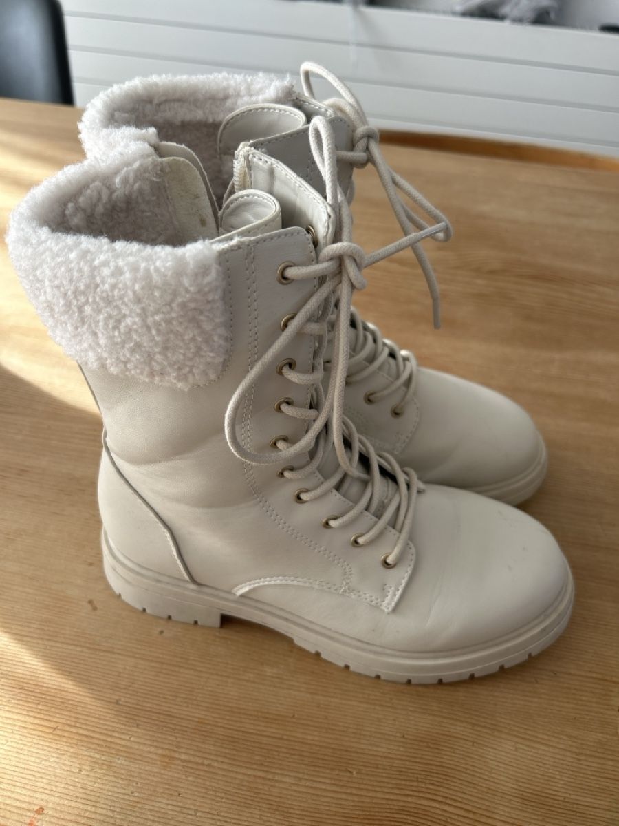 Scarpe per ragazze: Stiefel von Oxmox, Grösse 36 – Usato da Urtenen-Schönbühl venduto da Lalablue