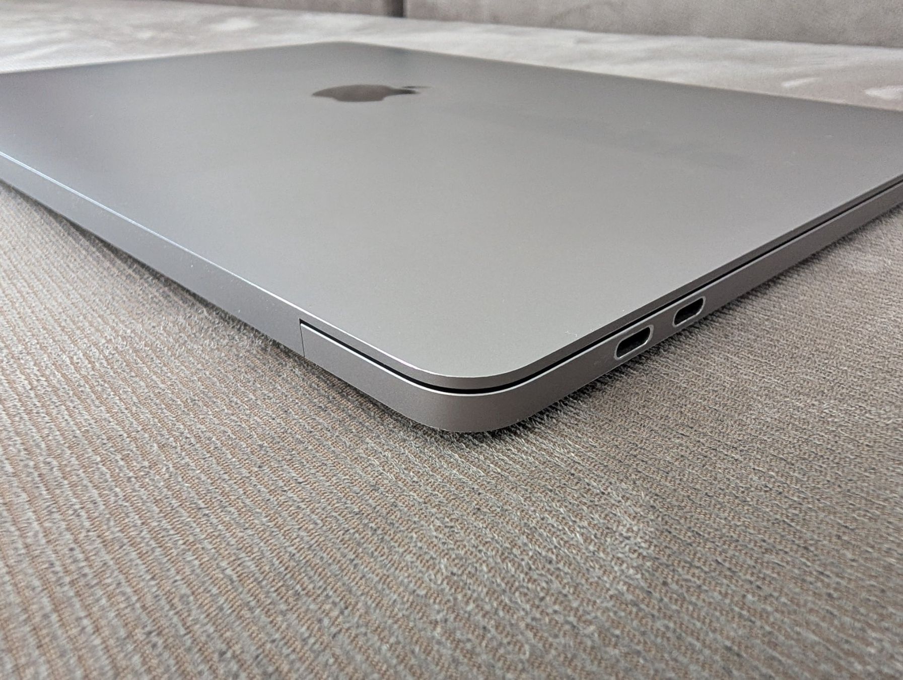 Apple Notebook: Macbook Pro M2 24GB RAM , 512 GB SSD – Usato da Zürich venduto da har_26v6 5