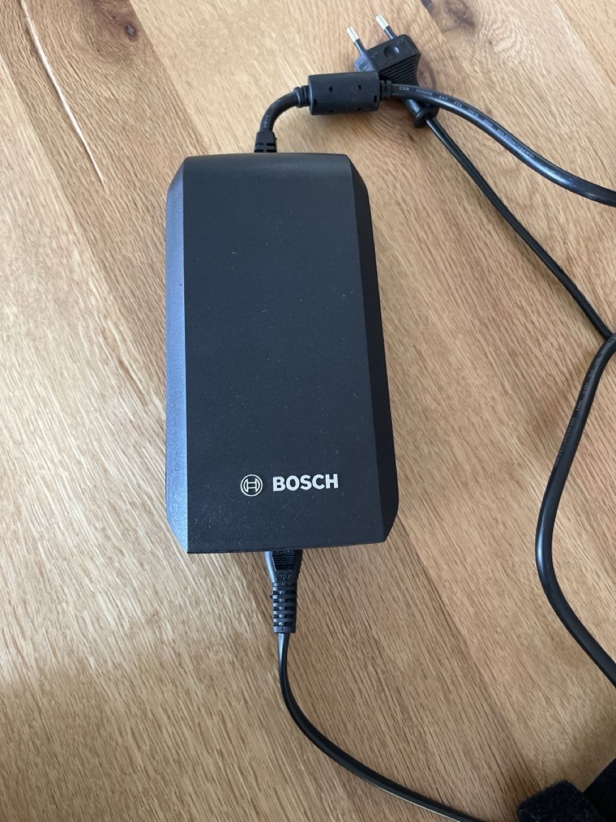Bosch Caricabatterie: Bosch eBike Ladegerät Standard BCS220 36-4/230V – Usato da Sissach venduto da Flomilampi