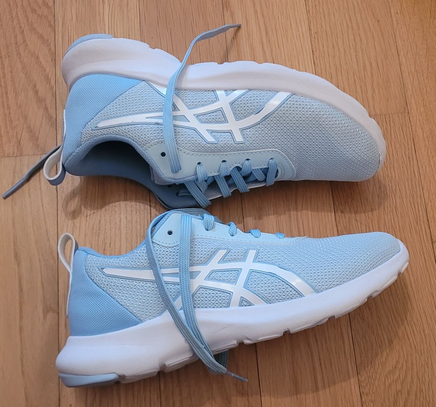 Asics Chaussures garçon: Asics Turnschuhe, hellblau, Gr 35, Neuwertig! – D'occasion à Staefa par MatLukM.