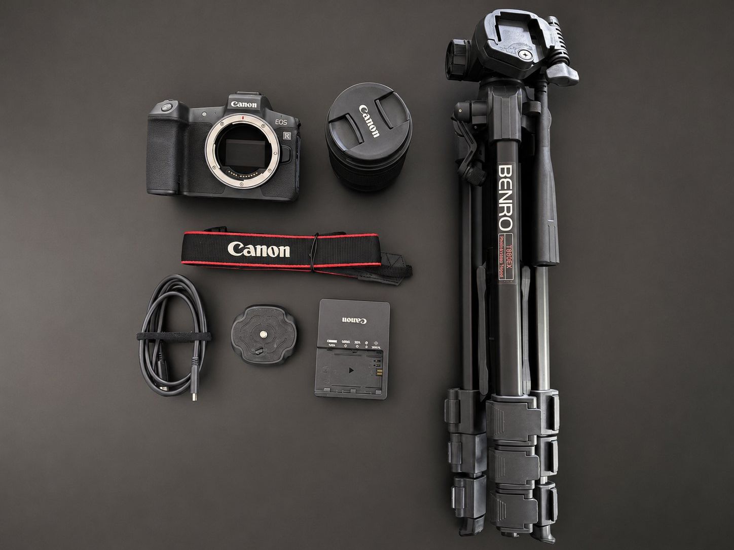 Canon Fotocamera: Canon EOS R Vollformatcam - RF 24-105mm Objektiv & Stativ – Usato da Steffisburg venduto da Octabrain