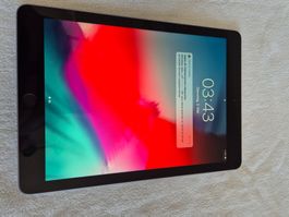 Apple iPad Tablet silber gebraucht in gutem Zustand