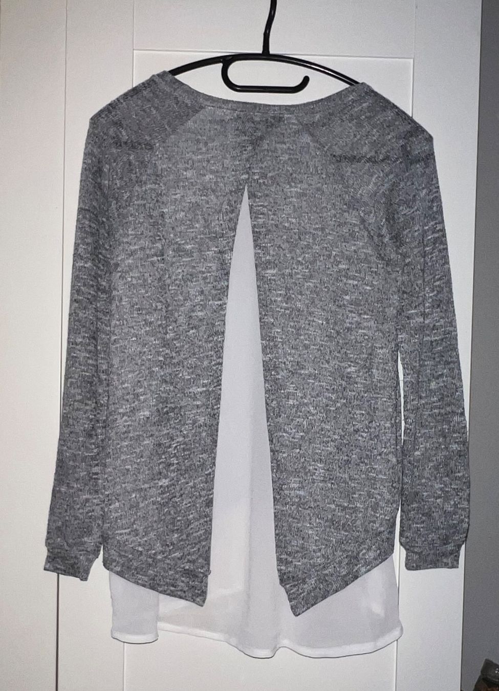 Chemisiers: • Amisu Bluse / Pullover • – D'occasion à Basel par mendoza13 1