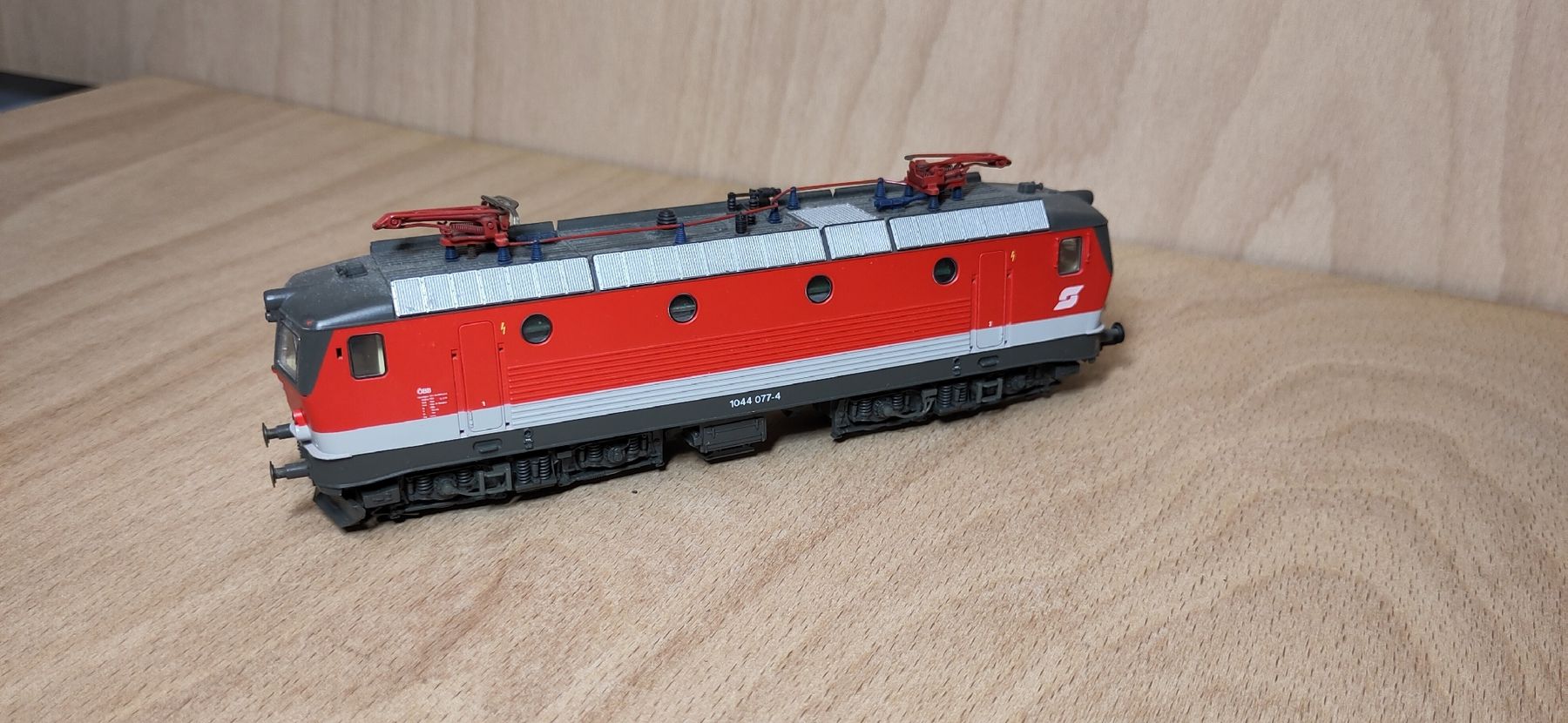 Roco Modellini di ferrovie: Roco ÖBB Br1044 Digital DCC HO – Usato da Liebefeld venduto da robi15blue 2