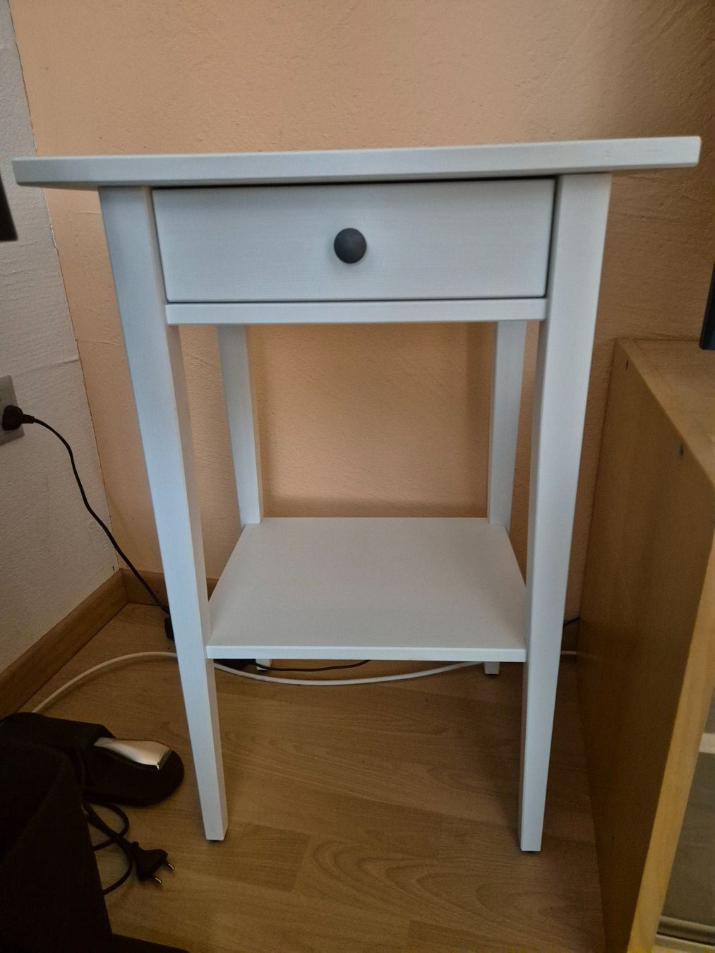 Ikea Tables de nuit: Ikea Ablagetisch weiss – D'occasion à Zunzgen par Flipflap02