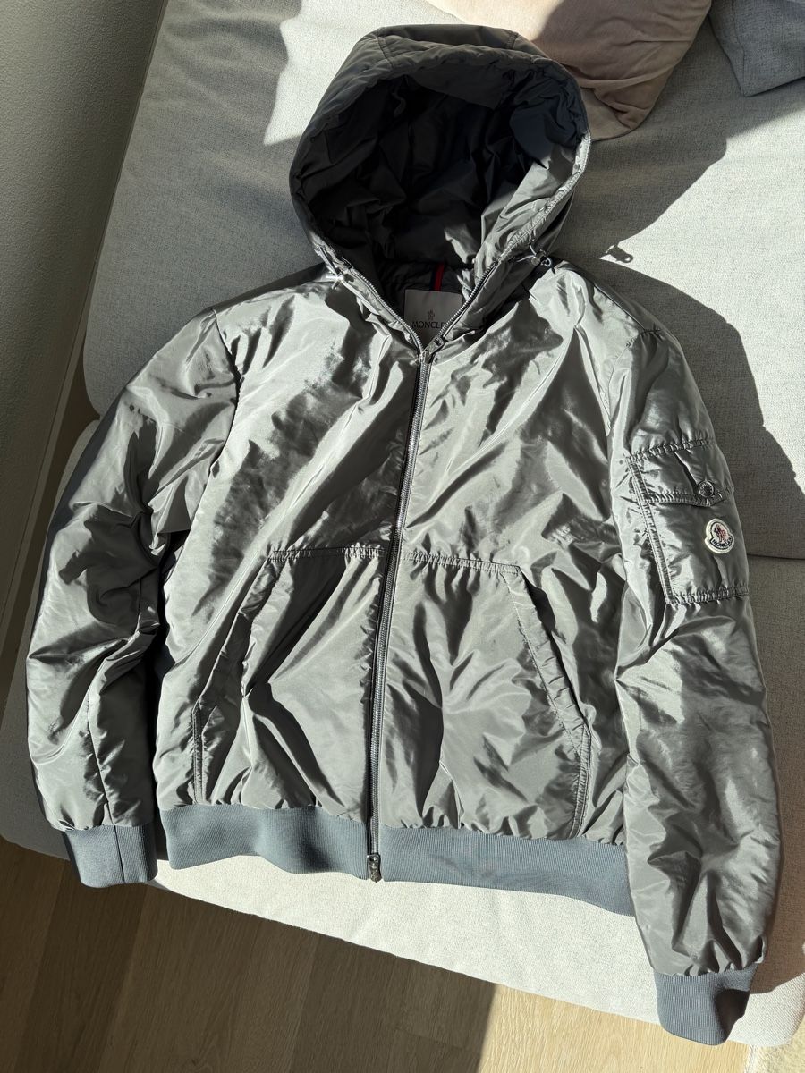 Moncler Jacken: Moncler Poiliot – Gebraucht aus Meilen von Zurich_Glam 1