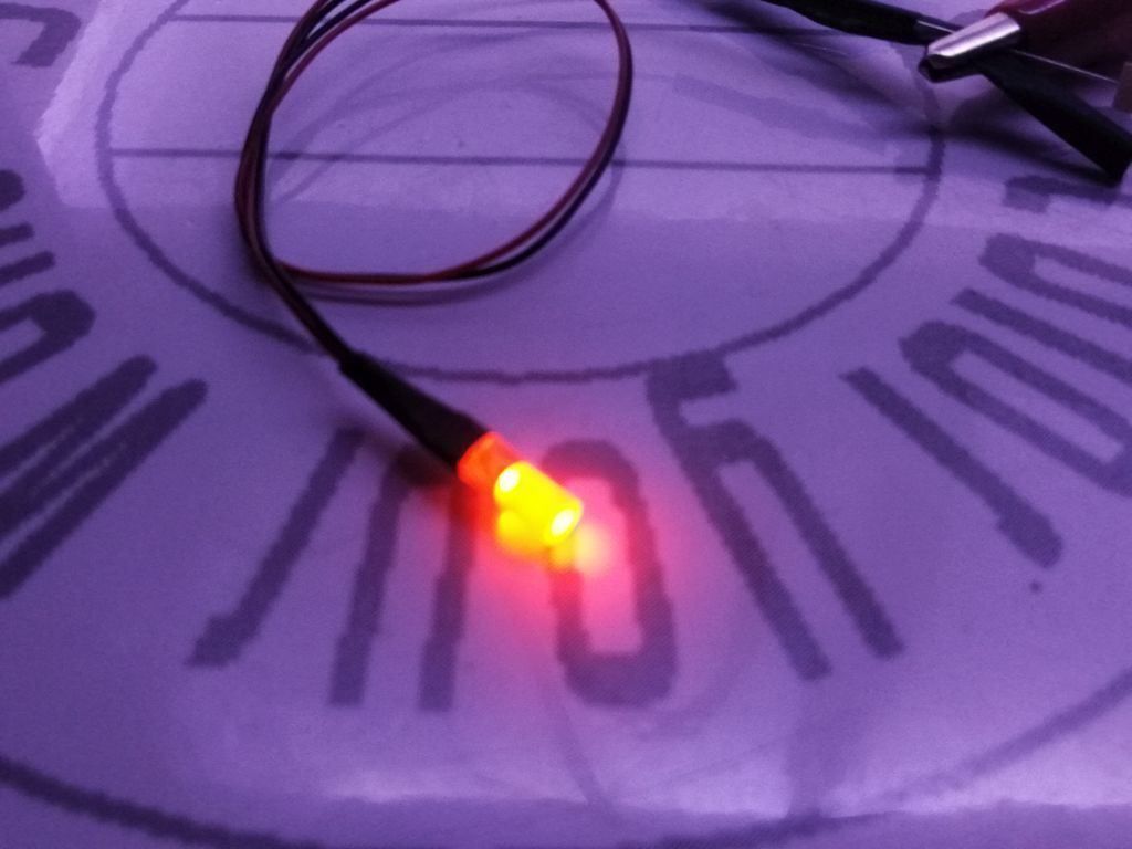 Componenti elettronici: Zylinder-LED orange 3mm verkabelt – Nuovo (secondo la descrizione) da Luzern venduto da Salefactory