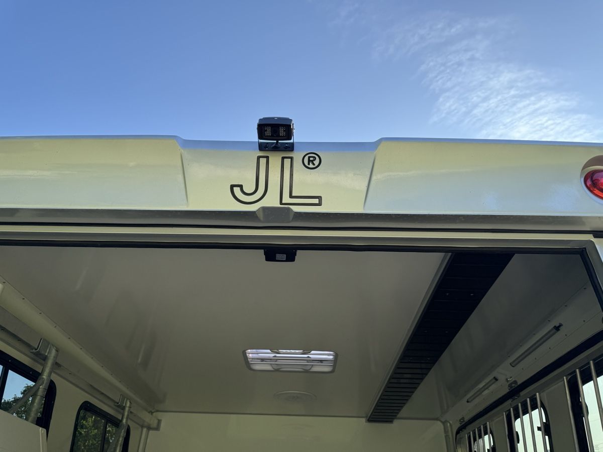 Rimorchi: Pferdeanhänger/ Pferdetransporter/ Wohnmobil – Usato da St. Gallen venduto da rap_kql2 4