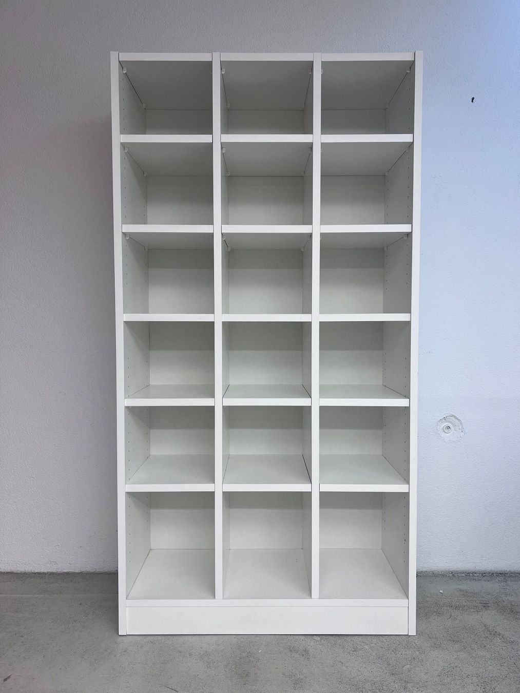 Scaffali: Regal weiss mit vielen Fächern, gebraucht. – Usato da Zürich venduto da wme_n5yf