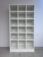 Regal weiss mit vielen Fächern, gebraucht.