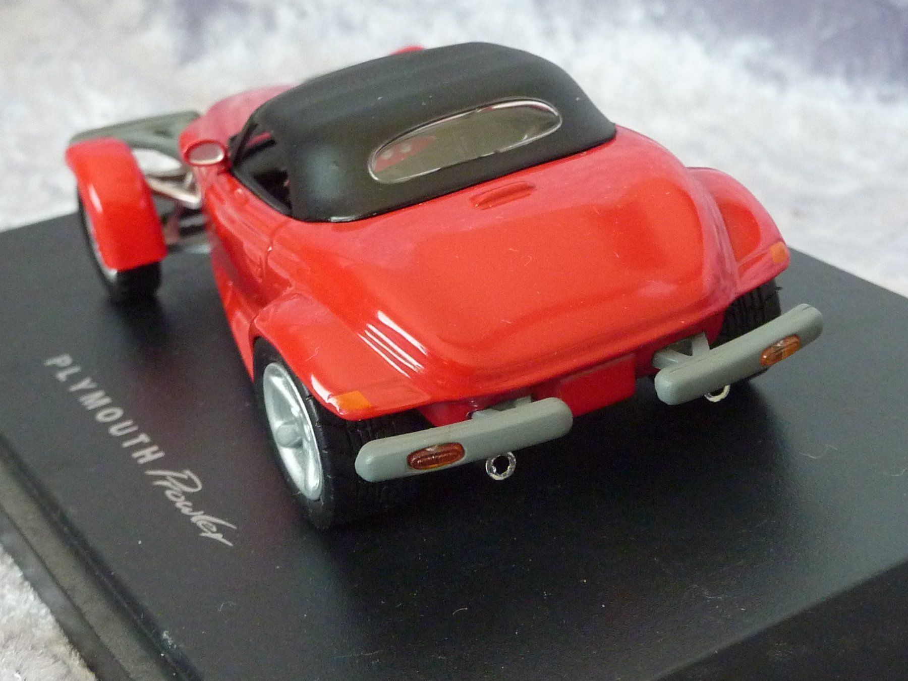 Dodge Modellini d'auto: Plymouth Prowler red  1:43 – Nuovo e nell'imballaggio originale da Dürrenäsch venduto da modellautos4you 2