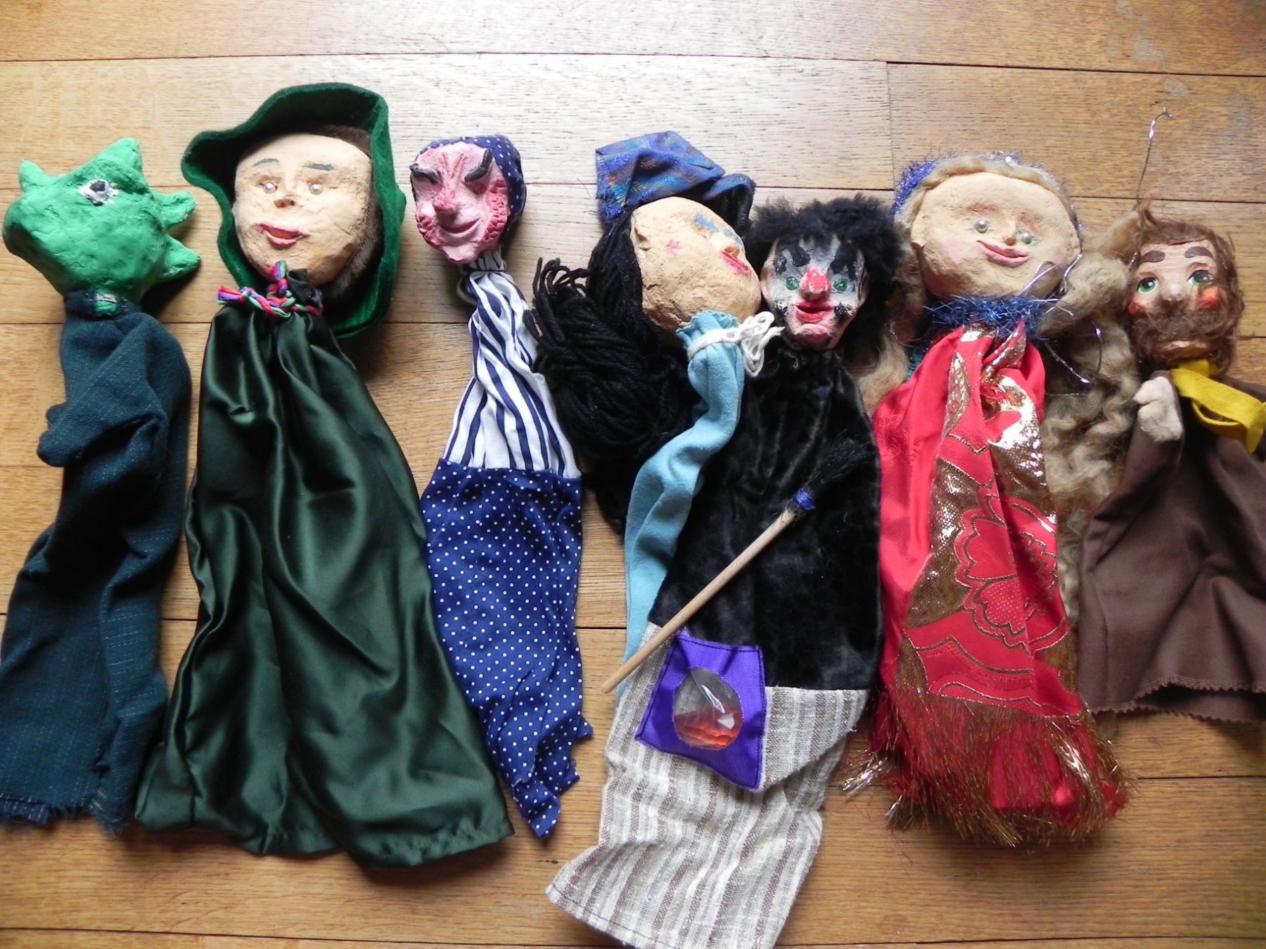 Spielzeuge: 7 Fingerpuppen selbstgemacht – Gebraucht aus Winterthur von Retan0