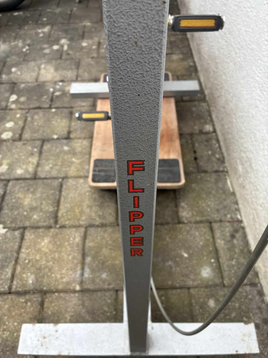 Hometrainer: Vintage Oldtimer Hometrainer mit Ventilator Velo Flipper – Difettoso da schönenwerd venduto da quartier9 4