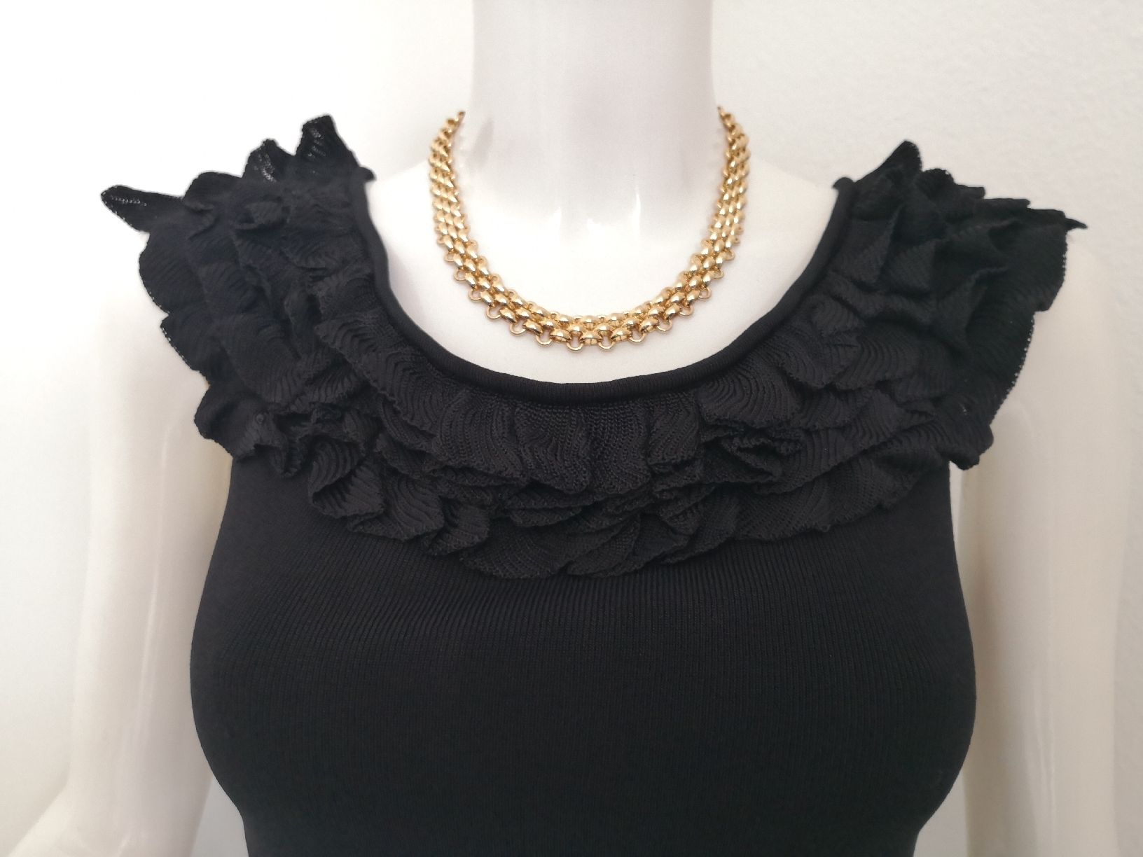Mango Top: 🤩MANGO STRICK-TOP SCHWARZ MIT VOLANTS – Nuovo (secondo la descrizione) da Olten venduto da Naja-Twins-Twins 3