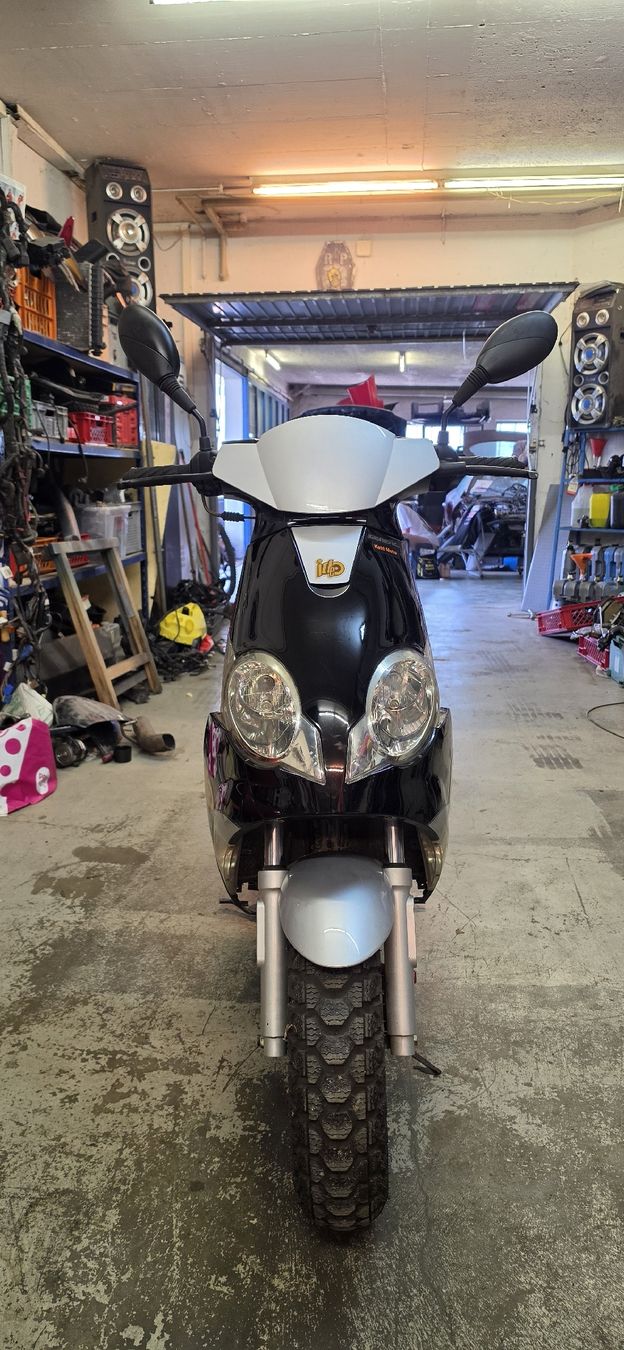 Generic / Ksr Moto Scooter: Ideo Generic 50ccm³ Roller – Difettoso da St.gallen venduto da Terence_Stettler