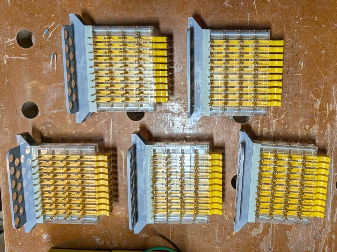Componenti elettronici: Lot de 5 borniers Symo Electronic AG - Cham – Usato da Cernier venduto da Poussetofiol 2