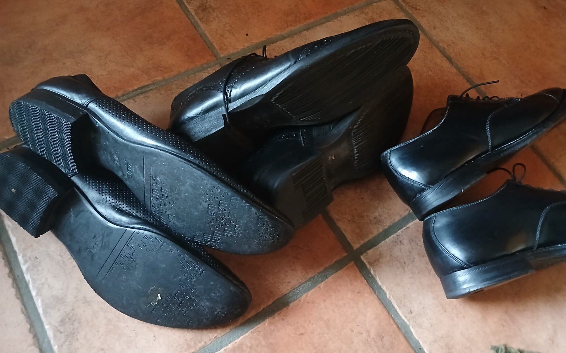 Scarpe da uomo: 3 Paar Schuhe Gr 44 – Usato da Ruggell venduto da Dolce9 2