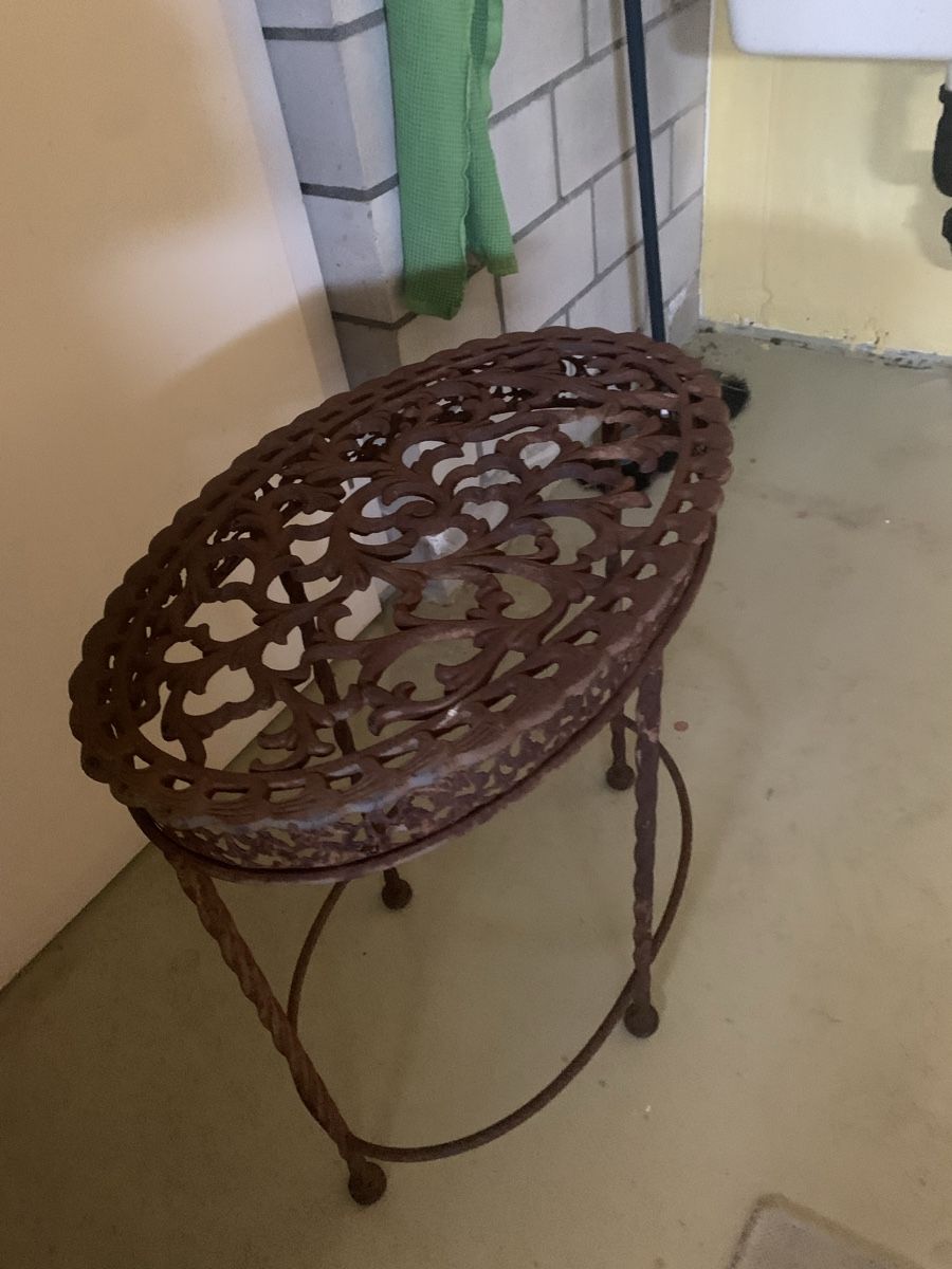 Tables: Metallischer Beistelltisch  – D'occasion à Brugg AG par Simone92 2