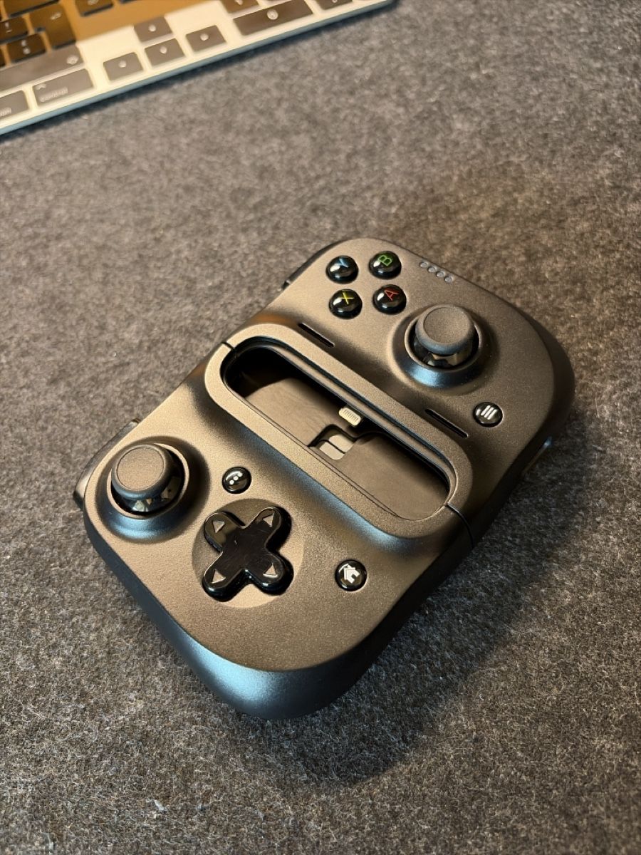 Razer Manettes: Razer Kishi Controller Schwarz, neuwertig – Neuf (Voir description) à Wangen b. Olten par edge6864