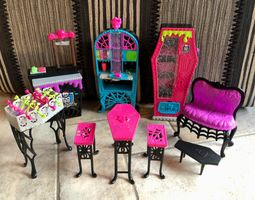 Monster High Möbel Set, Tisch, Schrank, Sofa, Fussballtisch