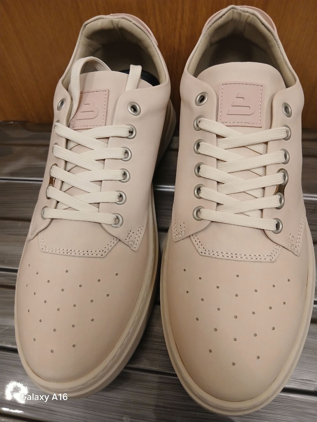 Scarpe da uomo: Snakers en cuir de la marque Bull Boxer neuves – Nuovo e nell'imballaggio originale da Genève venduto da Martinbng