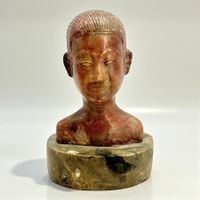 Sculpture antique tête de Bouddha taillée jaspe rouge & vert