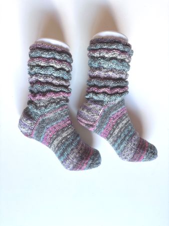 Handgestrickte Socken mit Wellenmuster, Grösse 38-40