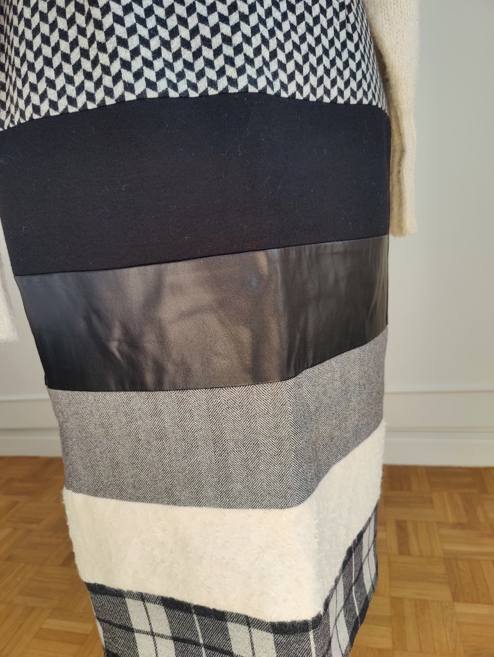 Max Mara Gonne: MaxMara Wool Patchwork Midi Pencil Skirt,  Formal Office – Nuovo (secondo la descrizione) da La Tour-de-Peilz venduto da dAutrefois 4