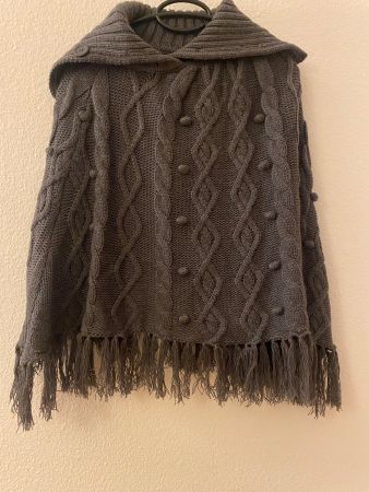 Poncho onesize Damen Strickpullover Strickjacke Fransen grau