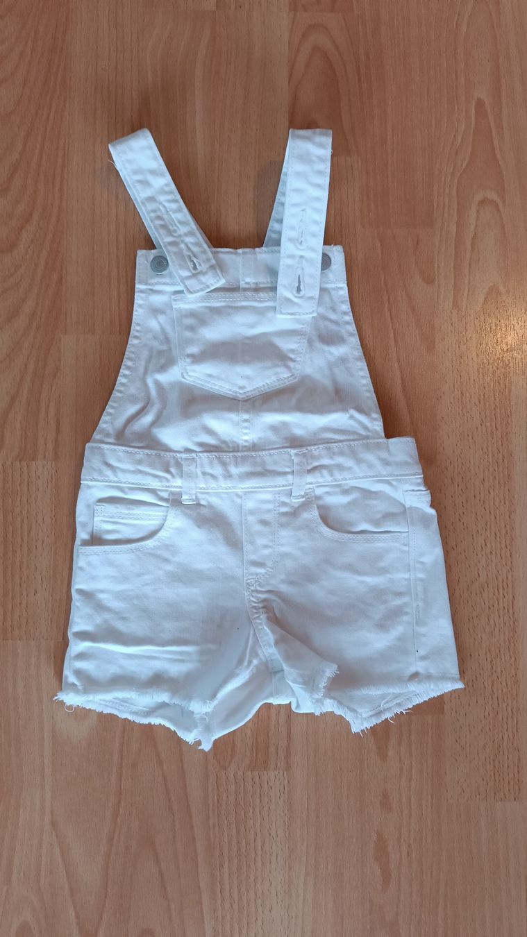 Pantaloni: Kurzer jumpsuit / Mädchen/ Sommer/ Weiss/Gr 104 – Usato da Flims Dorf venduto da ali_8n8q