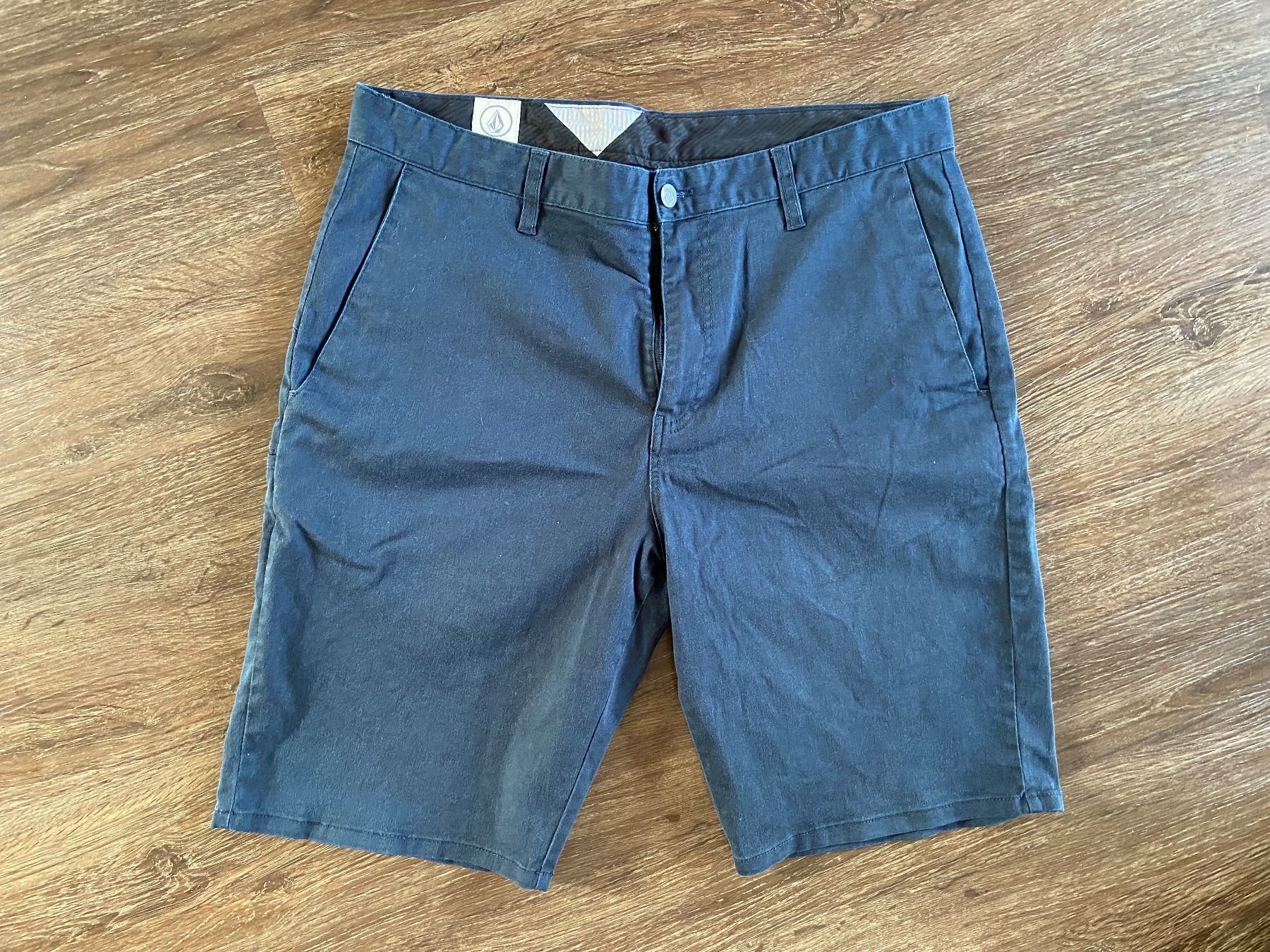 Volcom Pantaloni: Volcom Shorts Gr. 34 – Usato da Muttenz venduto da bargain_hunter