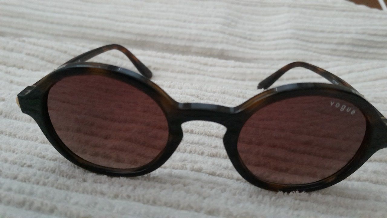 Vogue Lunettes & Verres: Vogue occhiali da sole – D'occasion à Lugano par Fran015 2