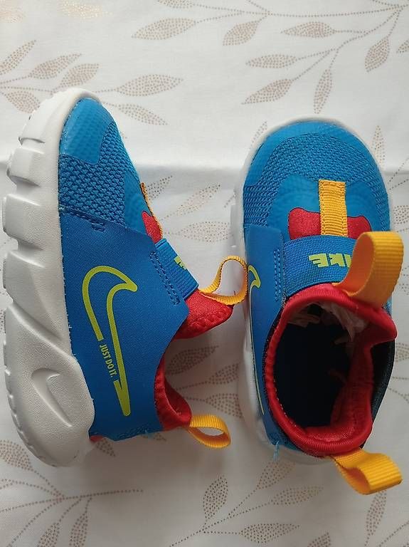 Crocs Chaussures garçon: Lot de 9 chaussures – D'occasion à Lausanne par sim_h5jb 3