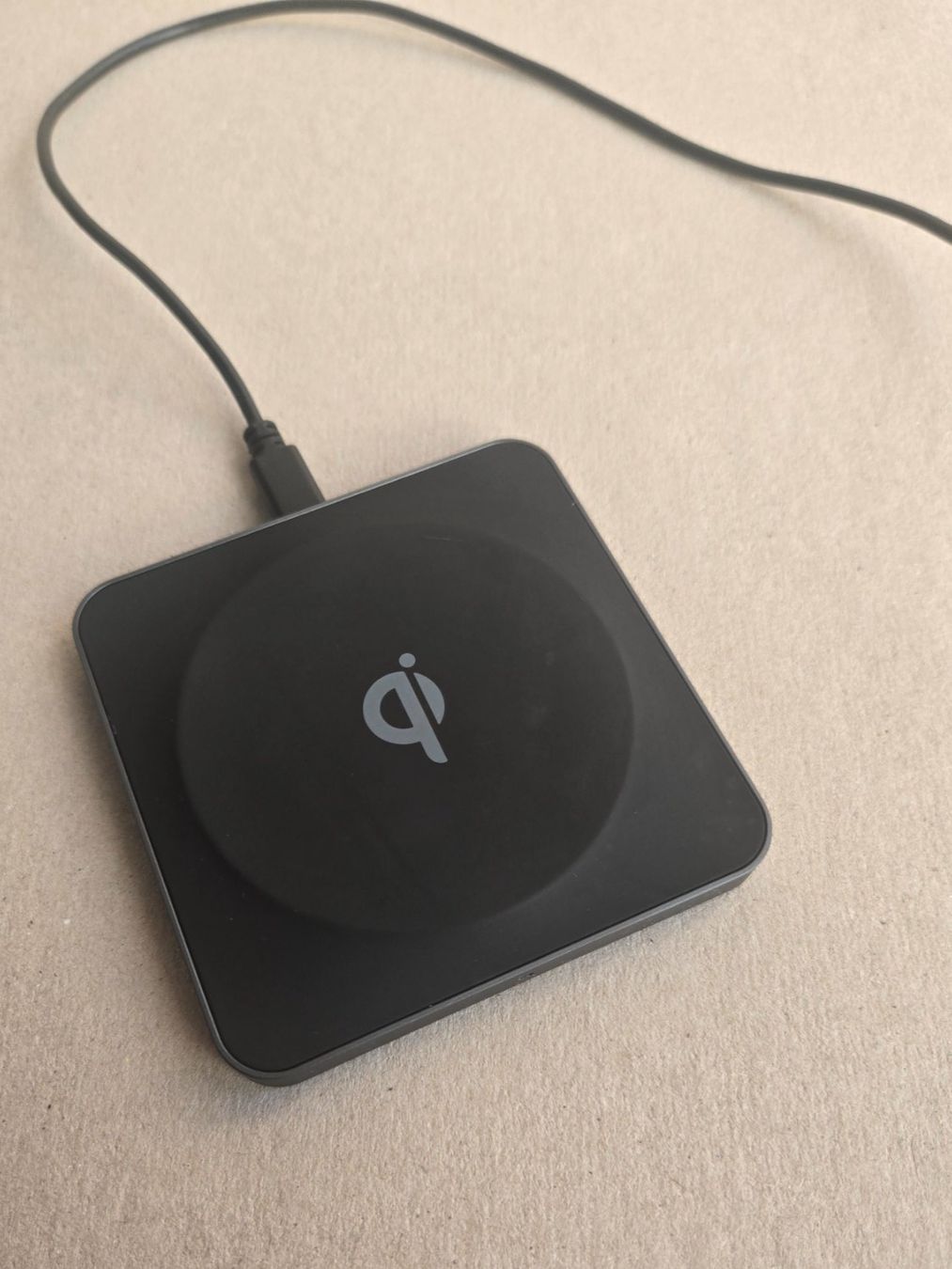 Ladegeräte: Qi Wireless Charger 10W Vivanco Ladestation Smartphone – Gebraucht aus Hunzenschwil von Fluz 1